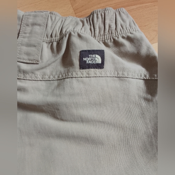 North Face Short Size Large - Picture 7 of 9